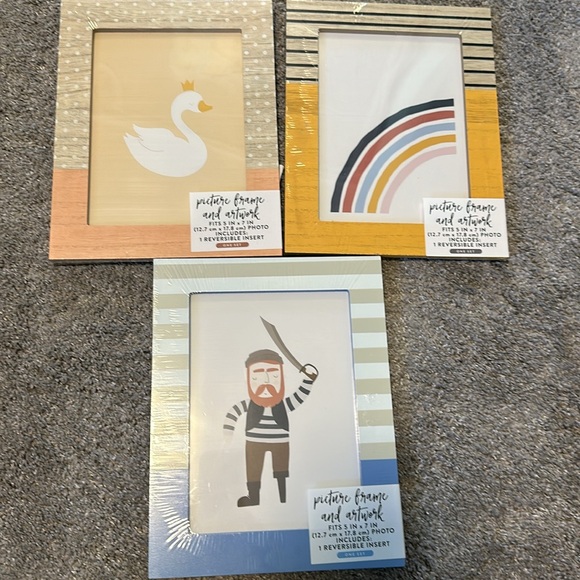 NWT clothespin banner and 3 picture frames - Picture 4 of 5